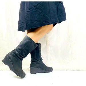 Keen Akita black mid-calf slouch wedge boo…
